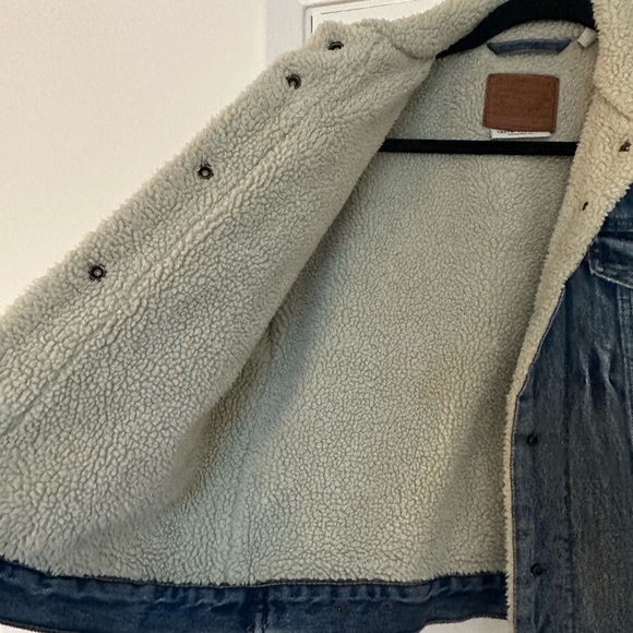 Levi’s shearling denim jacket - Picture 5 of 5